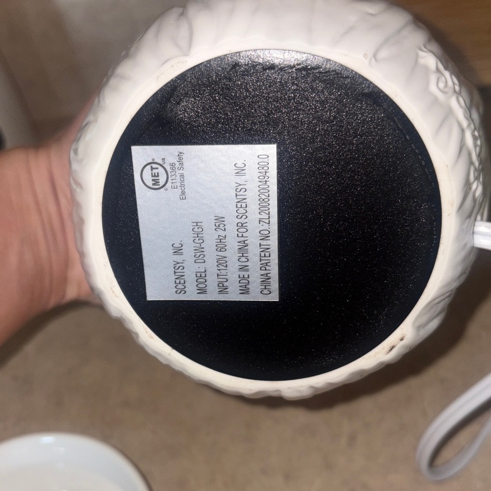 Scentsy White Ceramic Warmer Ghouls and Ghosts - Picture 7 of 11
